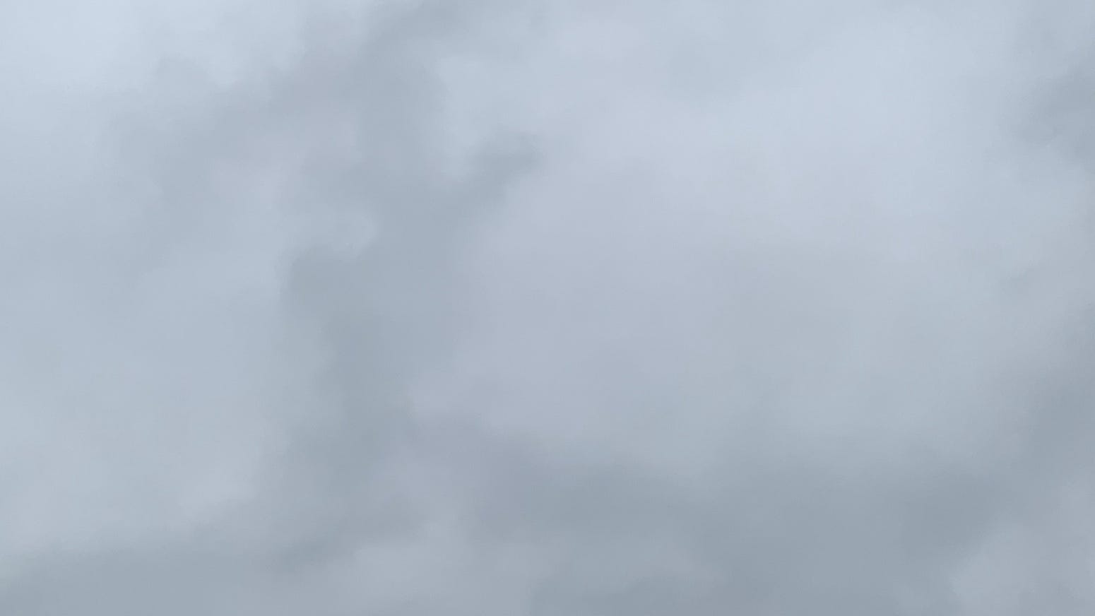 A picture of a medium-gray cloudy sky